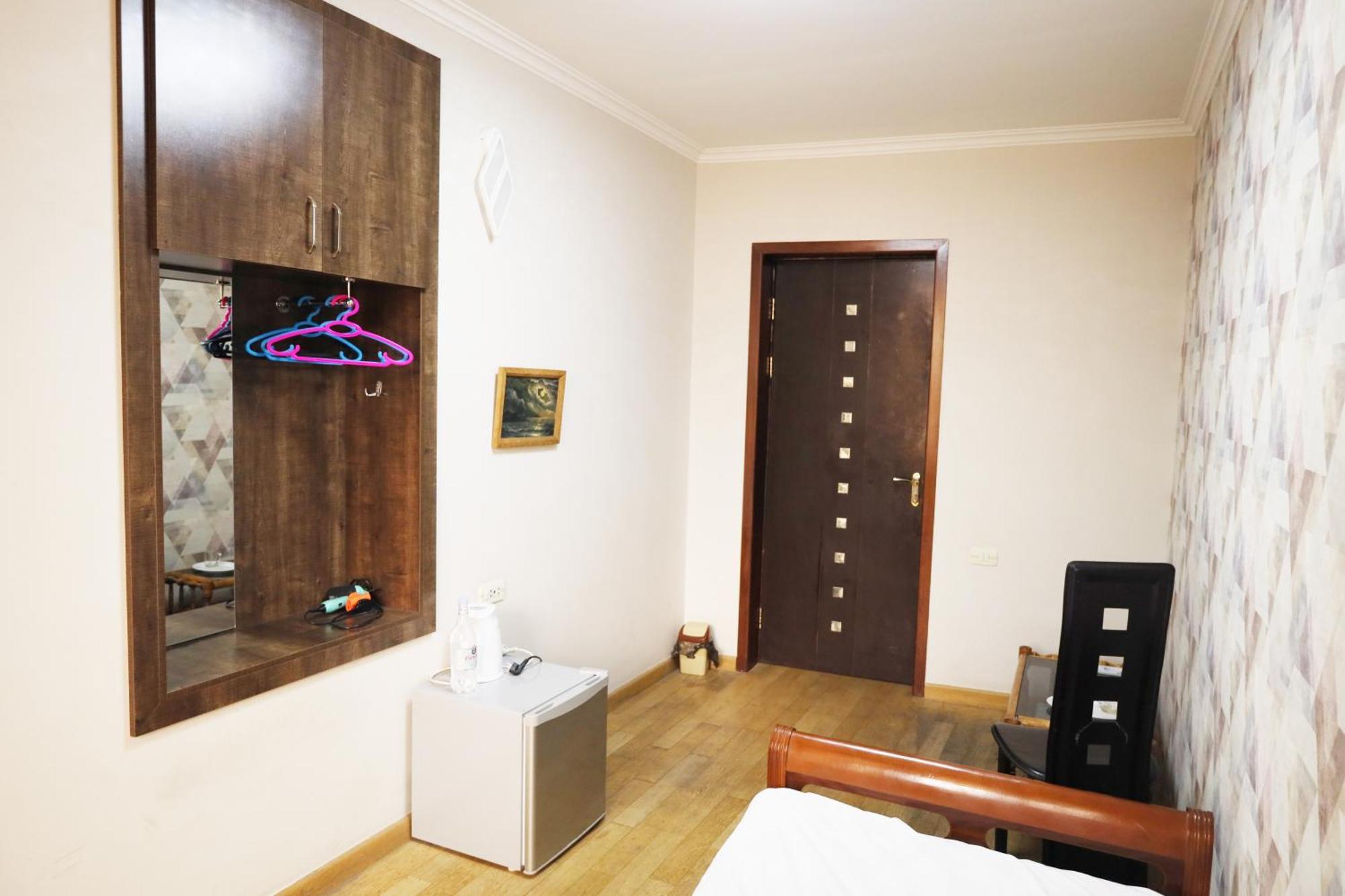 Art Hotel Erevan Esterno foto