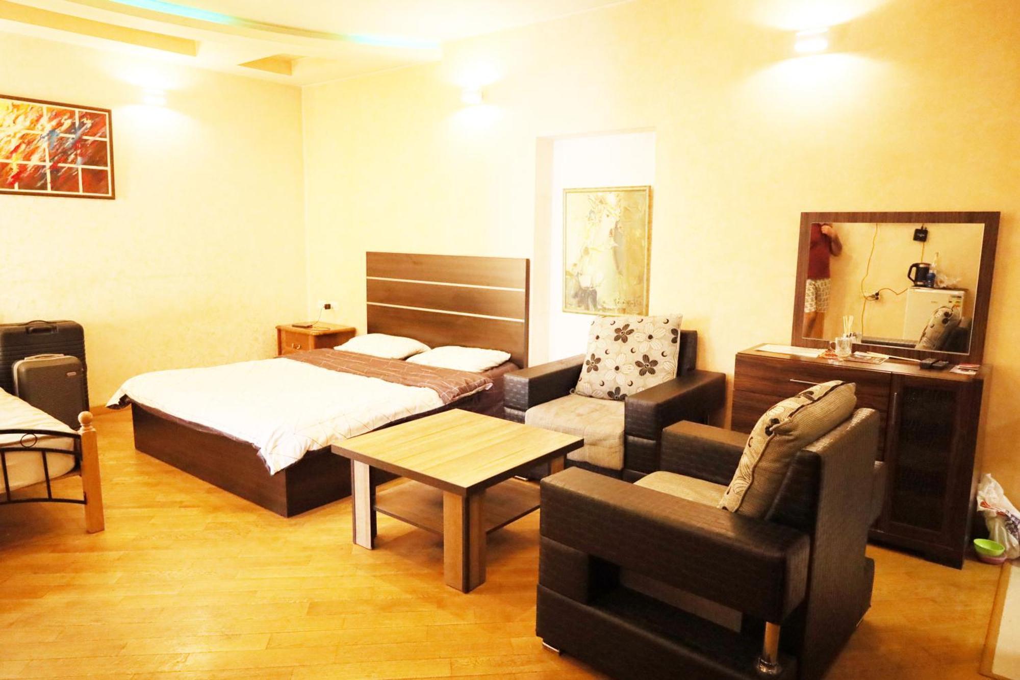 Art Hotel Erevan Esterno foto