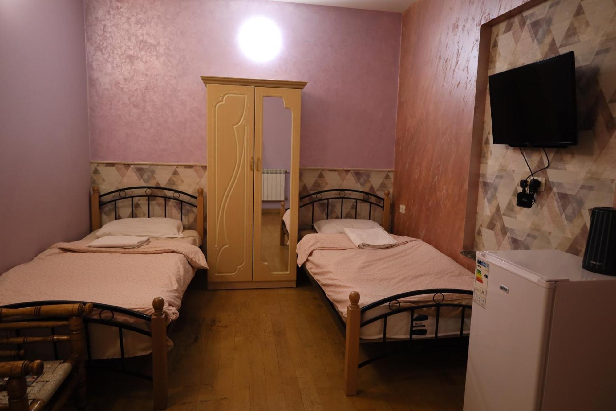 Art Hotel Erevan Esterno foto